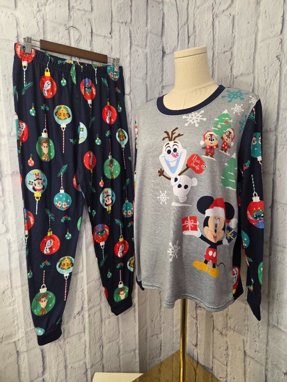 Disney Mickey Mouse Fleece Medium Gray Navy Longsleeve  Pajama Loungewear Winter